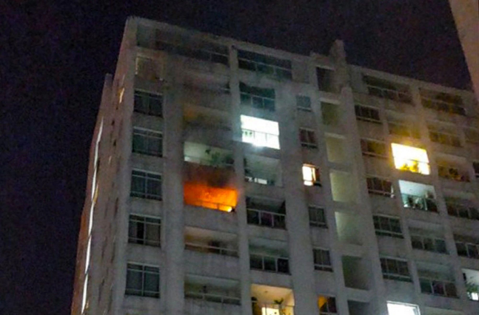 Cháy căn hộ chung cư ở TPHCM, nghi do sạc điện thoại qua đêm