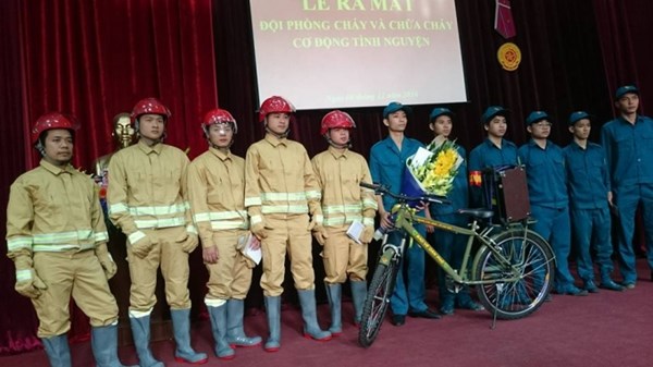 Phường Dịch Vọng Hậu, quận Cầu Giấy ra mắt Đội PCCC cơ động tình nguyện.