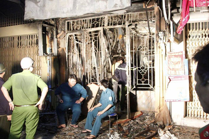 Cháy nhà trong hẻm ở Sài Gòn, 6 người chết