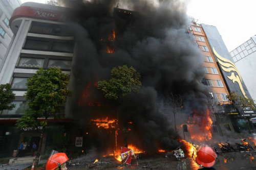 Vụ cháy tại quán karaoke ở Cầu Giấy - Hà Nội có nhiều nạn nhân tử vong