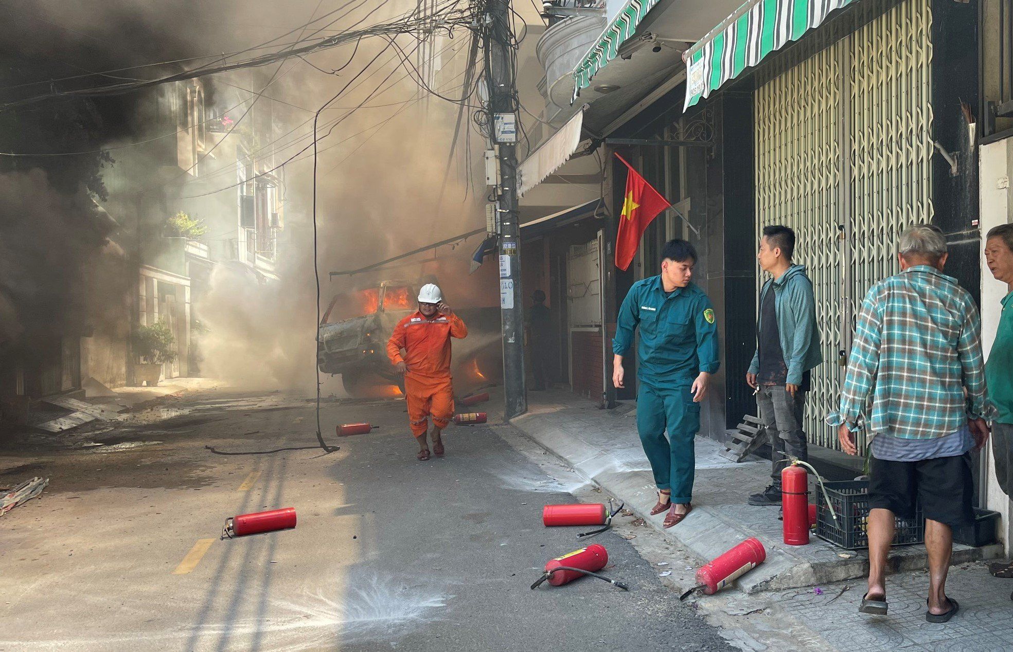 Kịp thời dập tắt đám cháy liên hoàn trong khu dân cư ở Đà Nẵng
