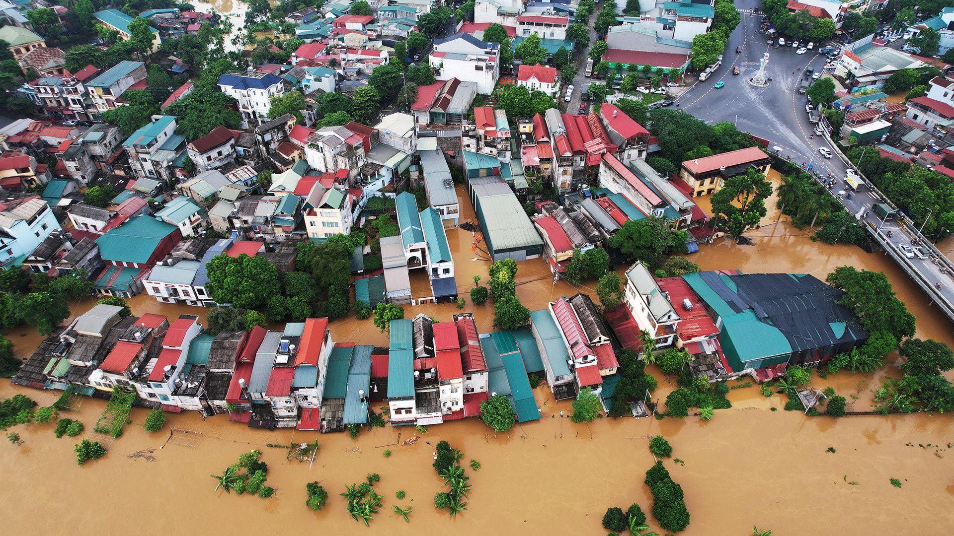 Nhìn từ trên cao, thành phố Yên Bái ngập trong biển nước