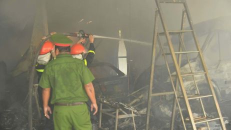 Cháy gara ở TP Rạch Giá thiêu rụi 3 ôtô