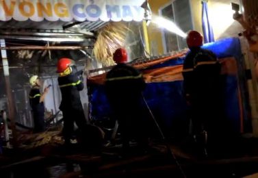 Cháy quán cà phê võng lúc rạng sáng ở Thủ Đức