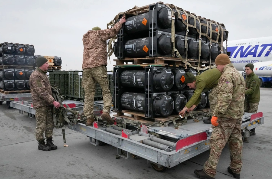 Cách Mỹ giúp đỡ Ukraine dù không gửi quân, máy bay chiến đấu