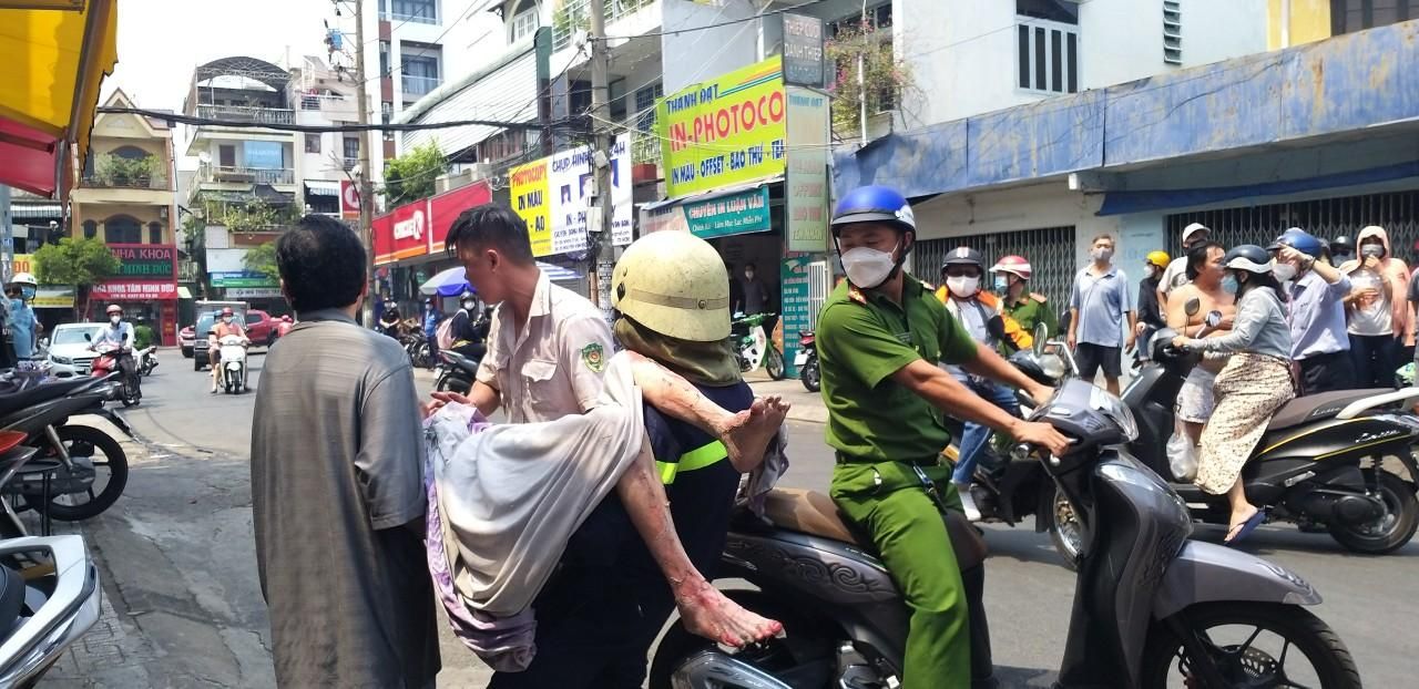 Cứu 2 nạn nhân bị liệt toàn thân tại vụ cháy trong khu dân cư