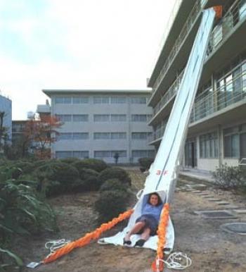 Ống tụt thoát hiểm, ống tụt cứu hộ dạng nghiêng 