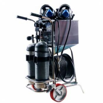 Bình khí thở trong ống cống 