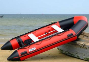 Xuồng cứu hộ trên sông 