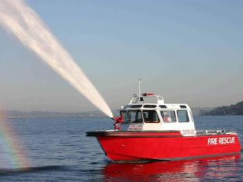 Thuyền chữa cháy trên sông, biển 